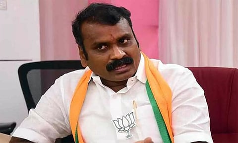 மெரினா சம்பவத்தை மறைக்க, ரெயில் விபத்தில் தி.மு.க. நாடகமாடி வருகிறது- எல்.முருகன்