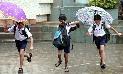 புதுச்சேரி, காரைக்காலில் பள்ளி, கல்லூரிகளுக்கு விடுமுறை