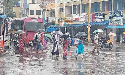 கன மழைக்கான மேகங்கள் திசை மாறியதால் சென்னை தப்பியது