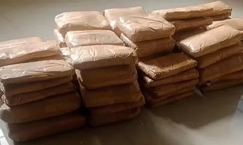 வீட்டில் பதுக்கிய ரூ.50 கோடி மதிப்புள்ள 300 கிலோ போதைப்பொருள் பறிமுதல்
