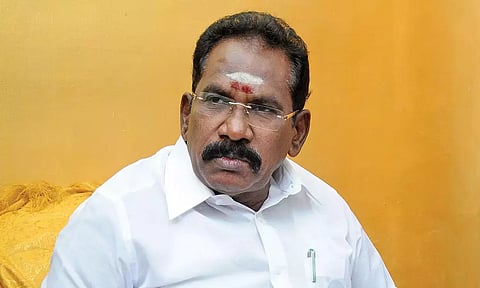 புது காதல் ஜோடி மாதிரி தமிழக அரசும் ஆளுநரும் இருக்காங்க: செல்லூர் ராஜூ தாக்கு