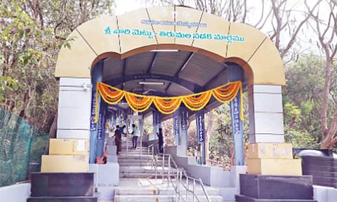 ஸ்ரீவாரிமெட்டு மலைப்பாதை.