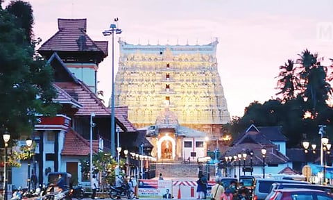 திருவனந்தபுரம் பத்மநாபசுவாமி கோவிலில் திருட்டு: ஆஸ்திரேலியா டாக்டர்-3 பெண்கள் கைது