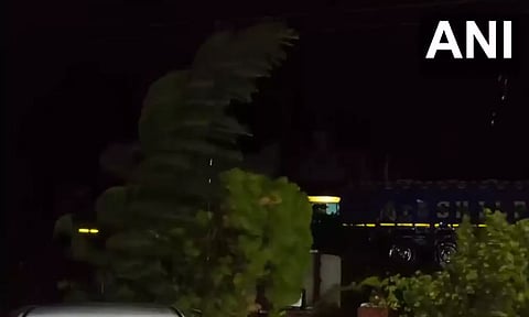 ஒடிசாவில் கரையை கடக்கத் தொடங்கியது டானா புயல்