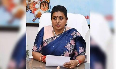 ராஜினாமா செய்யுங்கள்: பெண்கள் பாதுகாப்பில் சந்திரபாபு நாயுடு அரசு தோல்வி- ரோஜா