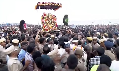 பக்தர்களின் அரோகரா கோஷத்தோடு கோலாகலமாக தொடங்கிய சூரசம்ஹாரம்