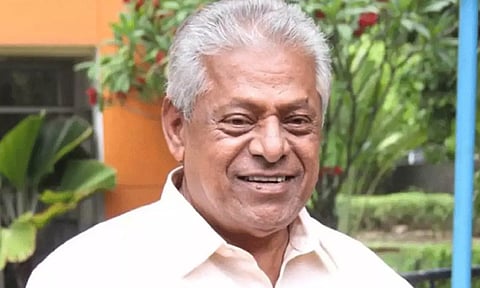 நடிகர் டெல்லி கணேஷ் உடல் தகனம்- அஞ்சலி செலுத்திய விமான படையினர்
