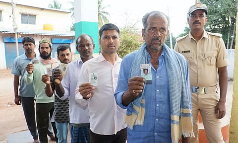 கர்நாடகாவில் காலியாக உள்ள 3 சட்டமன்ற தொகுதிகளுக்கு இன்று வாக்குப்பதிவு