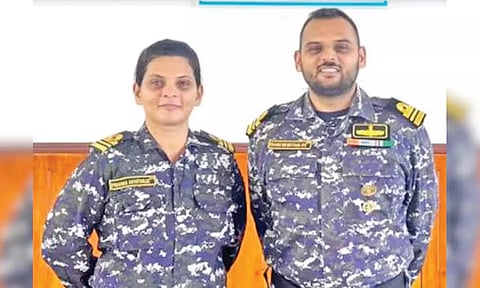 இந்தியாவில் முதல் முறையாக ஒரே நேரத்தில் போர் கப்பலுக்கு கமாண்டராக இருக்கும் தங்கை, அண்ணன்
