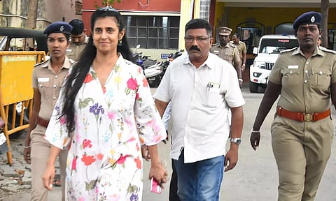 மட்டற்ற மகிழ்ச்சி... எழும்பூர் போலீஸ் நிலையத்தில் கையெழுத்திட்டபின் கஸ்தூரி பேட்டி