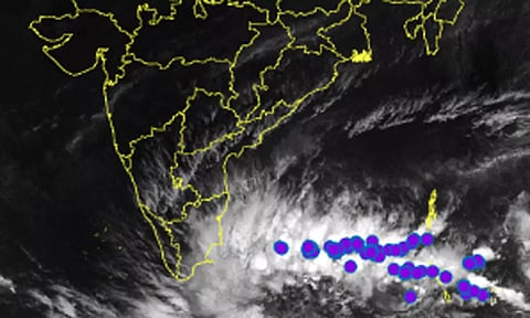 சென்னையில் இருந்து சுமார் 1050 கி.மீ. தொலைவில் தாழ்வு மண்டலம்