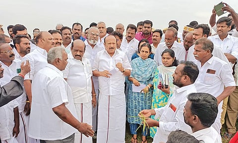 மழையால் 33 சதவீத நெற்பயிர்கள் பாதிப்பு இருந்தால் உரிய இழப்பீடு- அமைச்சர்