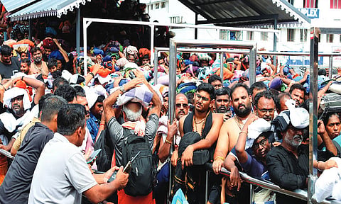 சபரிமலையில் பெண்கள்-முதியவர்கள், மாற்றுத்திறனாளிகள் தரிசனம் செய்ய சிறப்பு வாயில்