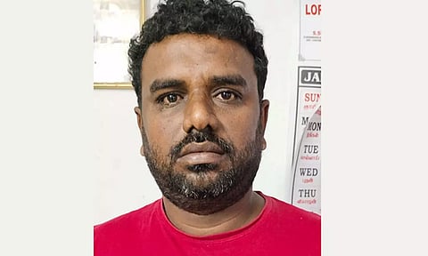 தூத்துக்குடியில் மருத்துவமனைக்குள் நுழைந்து பெண் டாக்டர் மீது தாக்குதல்- கணவர் கைது