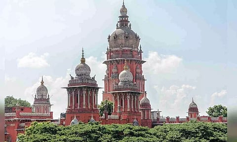 ஆர்டர்லி முறையை முழுமையாக ஒழிக்க வேண்டும்- சென்னை உயர்நீதிமன்றம் உத்தரவு