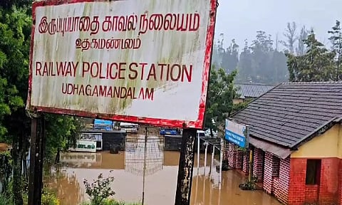 ஊட்டியில் கனமழை: 3 தாலுகாவில் பள்ளி,கல்லூரிகளுக்கு விடுமுறை