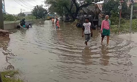 மாங்காடு, பூந்தமல்லியில் வீடுகளை சூழ்ந்த வெள்ளம்