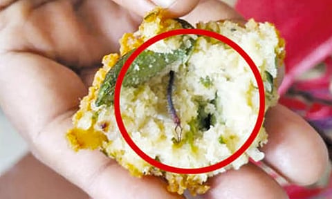 நிலக்கோட்டையில் பரபரப்பு: பருப்பு வடைக்குள் 'பூரான்'