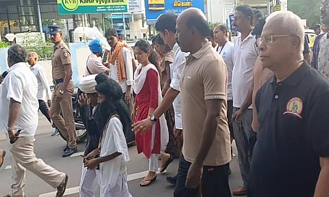 புத்தக வாசிப்பின் முக்கியத்துவம் குறித்து விழிப்புணர்வு பேரணி- 500க்கும் மேற்பட்ட மாணவர்கள் பங்கேற்பு