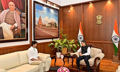கவர்னரின் சூழ்ச்சி வலைக்குள் விஜய் சிக்க கூடாது - வி.சி.க.