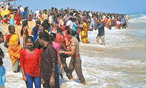 நாளை காணும் பொங்கல்- பழவேற்காடு பகுதியில் சுற்றுலா பயணிகளுக்கு கட்டுப்பாடு