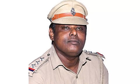 உள்துறை செயலாளருக்கு கடிதம் எழுதிய இன்ஸ்பெக்டர் காத்திருப்போர் பட்டியலுக்கு மாற்றம்- டி.ஐ.ஜி. நடவடிக்கை