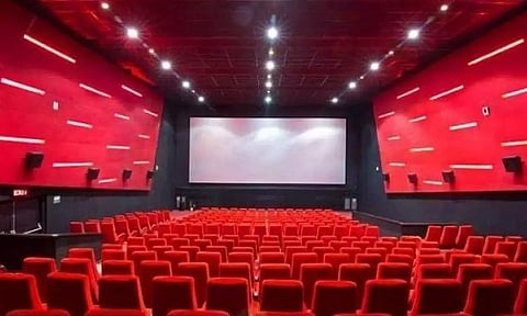 தியேட்டர்களில் இரவு 11 மணிக்கு மேல் சினிமா பார்க்க சிறுவர்களுக்கு தடை- ஐகோர்ட் உத்தரவு