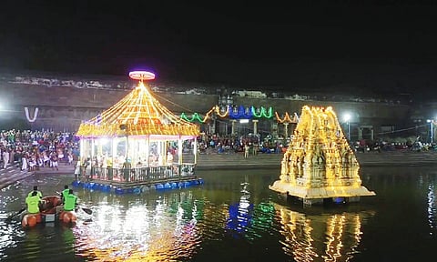 காஞ்சிபுரம் வரதராஜ பெருமாள் கோவிலில் தெப்ப உற்சவ விழா
