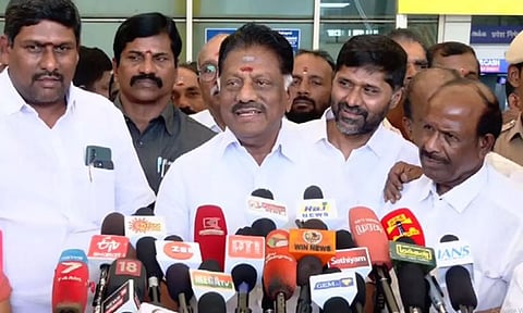எம்.ஜி.ஆர். காலத்தில் இருந்து கட்சிக்காக உழைப்பவர் செங்கோட்டையன் - ஓ.பன்னீர் செல்வம்