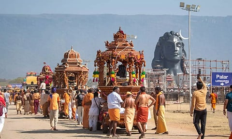 ஆதியோகி, அறுபத்து மூவர் தேர்களுடன் பாதயாத்திரை வந்த சிவனடியார்கள்: ஈஷாவில் உற்சாக வரவேற்பு