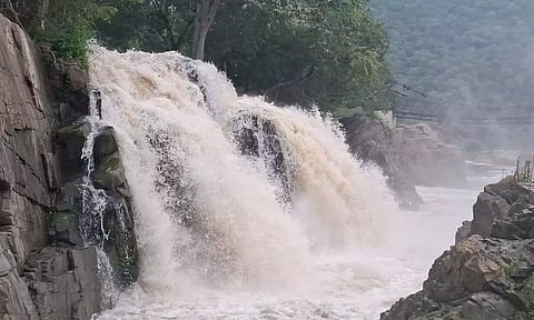 ஒகேனக்கல்லுக்கு நீர்வரத்து 1500 கனஅடியாக நீடிப்பு
