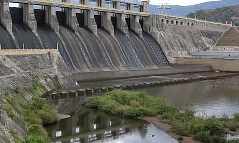 நீர்வரத்து இல்லாததால் அமராவதி அணையில் சரியும் நீர்மட்டம்