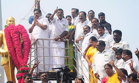 அம்பேத்கர் சிலைக்கு எடப்பாடி பழனிசாமி மரியாதை