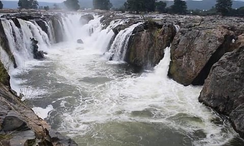 ஒகேனக்கல்லுக்கு நீர்வரத்து 2 ஆயிரம் கனஅடியாக நீடிப்பு