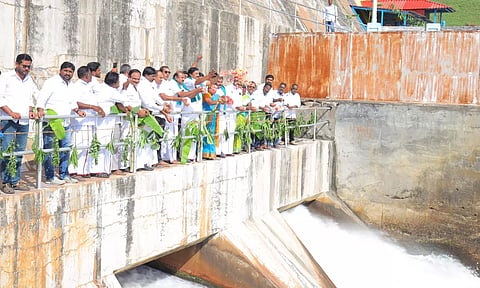 உடுமலை அமராவதி அணையில் இருந்து தண்ணீர் திறப்பு - விவசாயிகள் மகிழ்ச்சி
