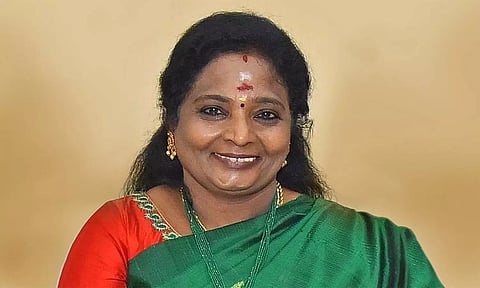 கோவிலில் உள்ள தீபத்திற்கும் தி.மு.க.வினர் 'ஸ்டிக்கர்' ஒட்டுகிறார்கள்- தமிழிசை