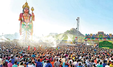 வேலூர் தீர்த்தகிரி கோவிலில் 92 அடி உயர பிரம்மாண்ட முருகன் சிலை கும்பாபிஷேகம்