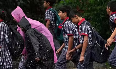 பள்ளிகளுக்கு நாளை விடுமுறை அறிவிப்பு
