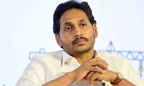 கார் டயரில் சிக்கி தொண்டர் பலி - ஆந்திர முன்னாள் முதல்வர் ஜெகன்மோகன் ரெட்டி மீது வழக்கு பதிவு