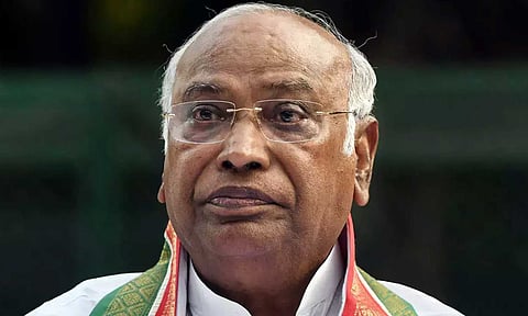 நாட்டில் அறிவிக்கப்படாத எமர்ஜென்சி: மத்திய அரசு மீது கார்கே தாக்கு..!