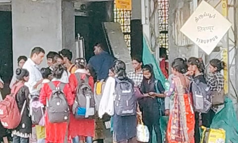 டிக்கெட் எடுக்காமல் திருப்பூருக்கு கூட்டம் கூட்டமாக வரும் வடமாநில தொழிலாளர் குடும்பங்கள்