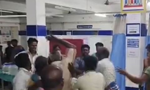 உளுந்தூர்பேட்டை அரசு மருத்துவமனையில் இருதரப்பினர் இடையே மோதல்