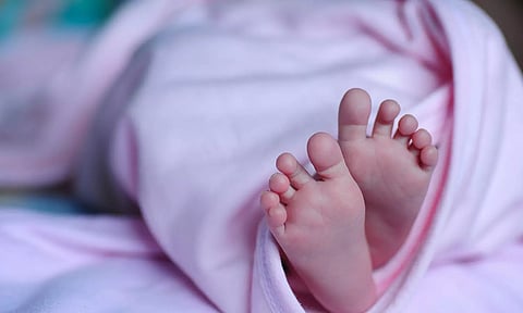 அசாமில் பிறந்த குழந்தையை ரூ.50 ஆயிரத்திற்கு விற்ற தாய்