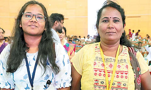 49 வயதில் மகளுடன் சேர்ந்து மருத்துவம் படிக்க இருக்கும் தாய்
