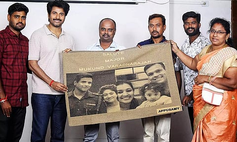 சென்னிமலை கைத்தறி போர்வையில் நடிகர் சிவகார்த்திகேயன், மேஜர் முகுந்த் படம் செய்து நெசவாளர் அசத்தல்