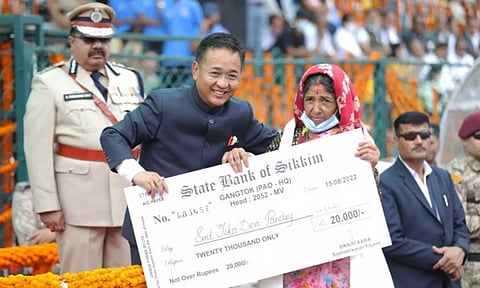 சிக்கிமில் குடும்பத் தலைவிகளுக்கு ஆண்டுக்கு ரூ.40,000 வழங்கும் திட்டம் தொடக்கம்