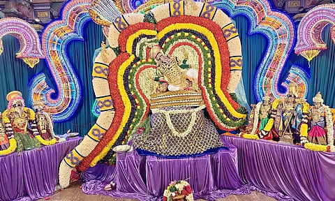 சதுர்த்தி விழா கோலாகலம்: தங்க கவசத்தில் ஜொலித்த புதுச்சேரி மணக்குள விநாயகர்