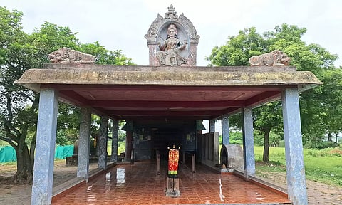 அம்மன் கோவில் பூட்டை உடைத்து கொள்ளை