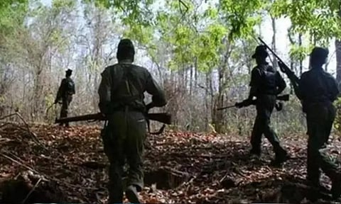 மகாராஷ்டிரா என்கவுண்டர்: தலைக்கு விலை வைக்கப்பட்ட 2 பெண் நக்சலைட்டுகள் சுட்டுகொலை