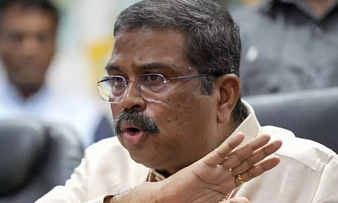 மும்மொழிக் கொள்கையில் அரசியல் கூடாது.. NEP-ஐ ஏற்றால் மட்டுமே கல்வி நிதி தருவோம் - தர்மேந்திர பிரதான்